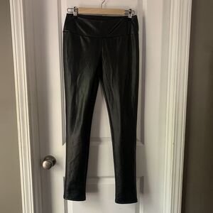 HOT PANTS🔥Entro faux leather leggings in Black size small